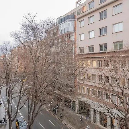 2 Bedroom With Balcony In Eixample 3-2 Barcelone