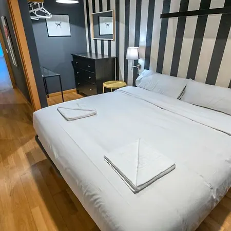 2 Bedroom With Balcony In Eixample 3-2 Barcelona