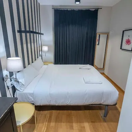 2 Bedroom With Balcony In Eixample 3-2 *