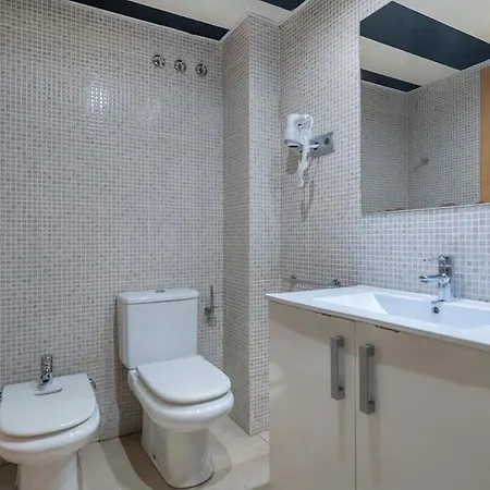 2 Bedroom With Balcony In Eixample 3-2 Lägenhet *