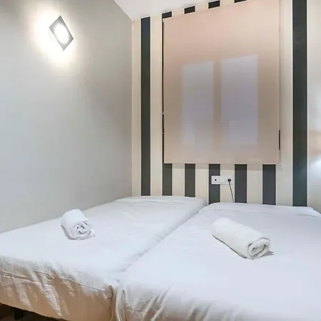 Lägenhet 2 Bedroom With Balcony In Eixample 3-2 *