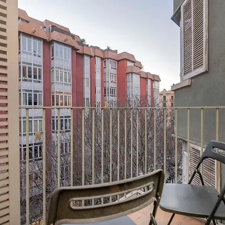 2 Bedroom With Balcony In Eixample 3-2 * Barcelona