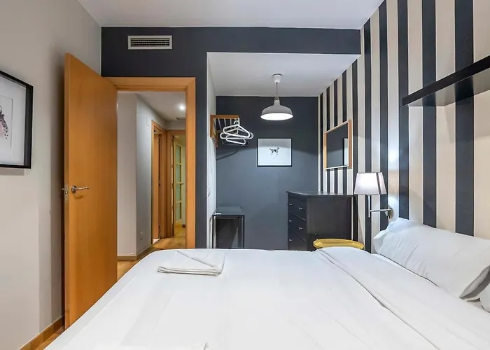 The Collection - 2 Bedroom With Balcony In Eixample 3-2 *