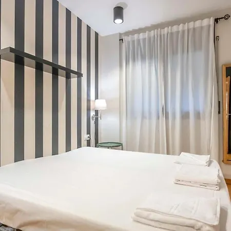 2 Bedroom With Balcony In Eixample 3-2 Apartamento Barcelona