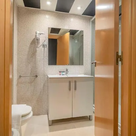2 Bedroom With Balcony In Eixample 3-2 Apartamento